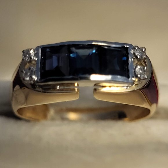 14K Gold Ring with saphire and diamonds - Picture 1 of 16
